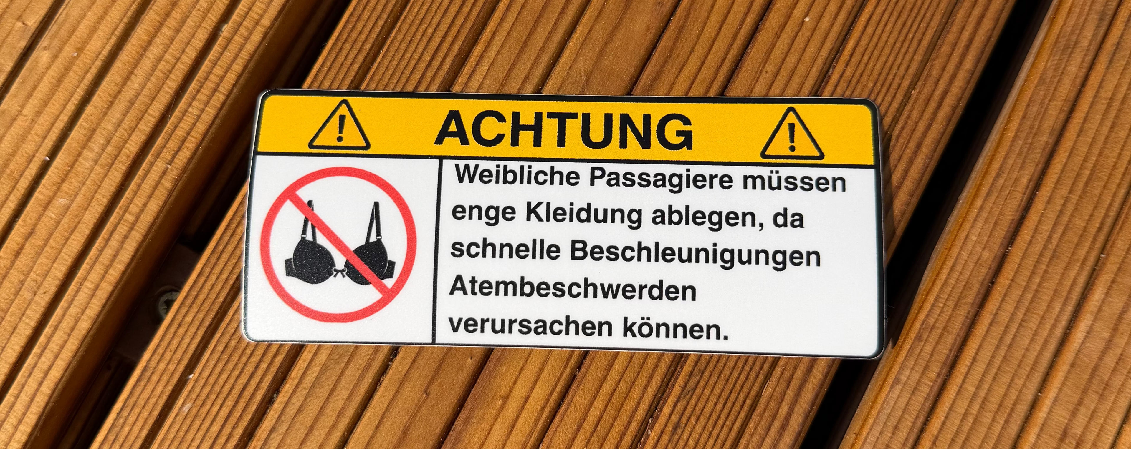 ACHTUNG: Enge Kleidung ablegen
