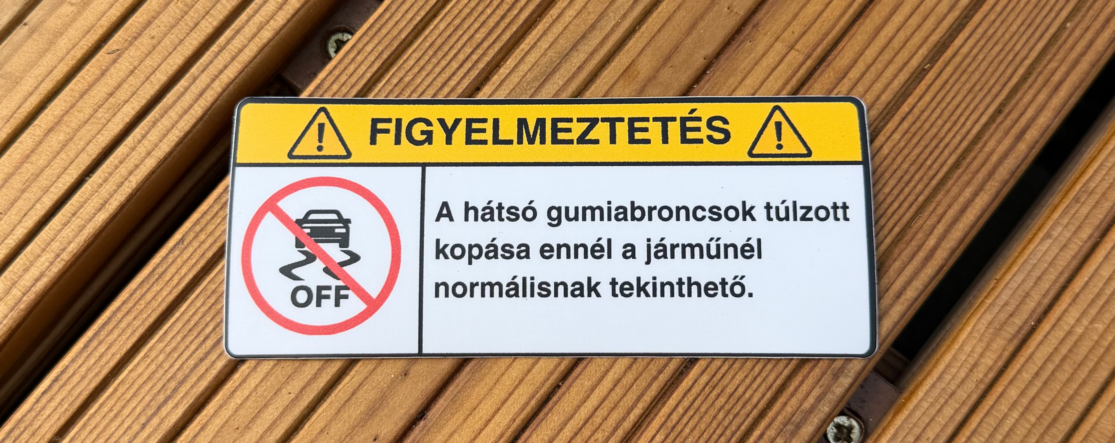 FIGYELMEZTETÉS: Hátsó Gumikopás